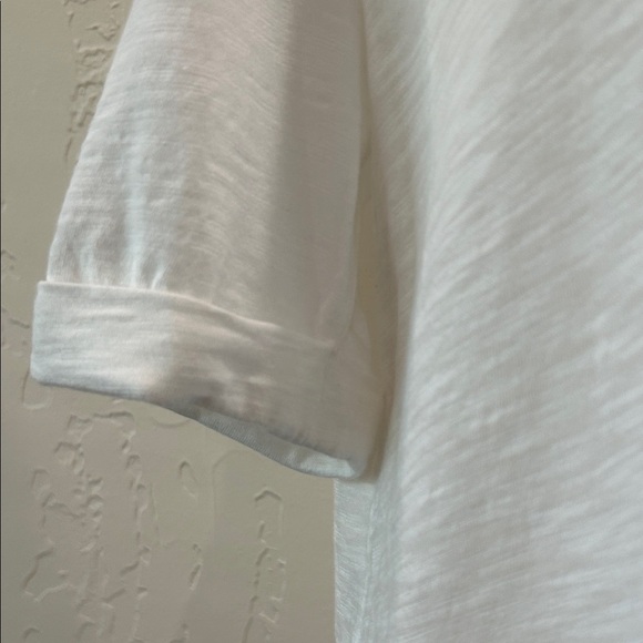 Chico's Classic White Short Sleeve Tee Size 1 - Picture 6 of 6